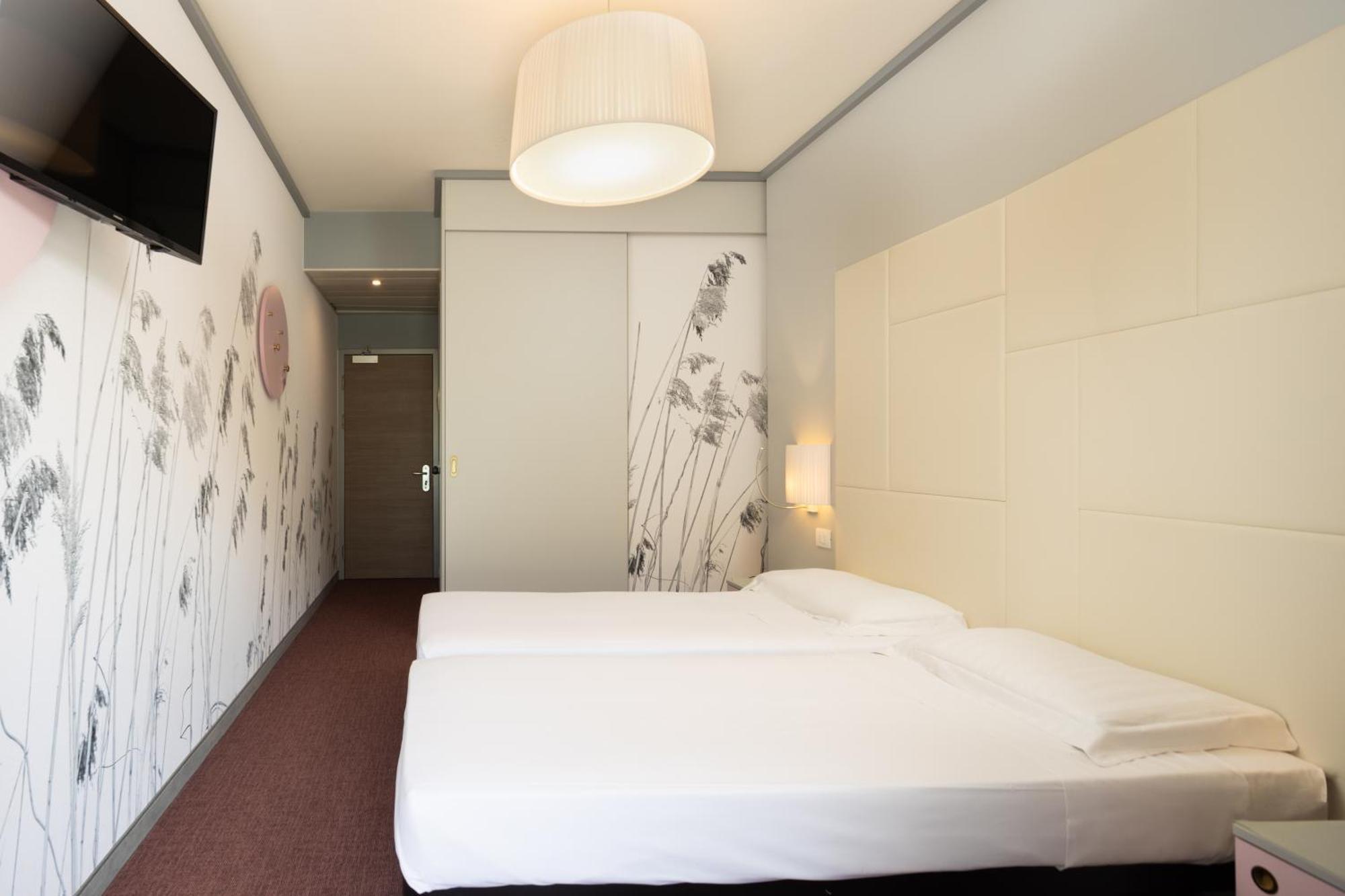 Hotel La Perla - Bike Hotel Garda  Bagian luar foto