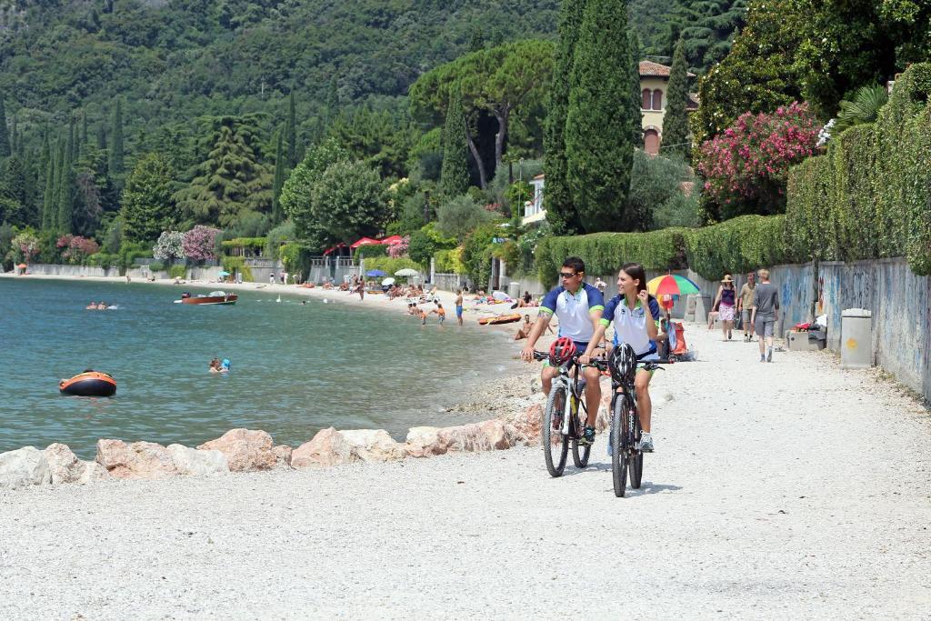 Hotel La Perla - Bike Hotel Garda  Bagian luar foto