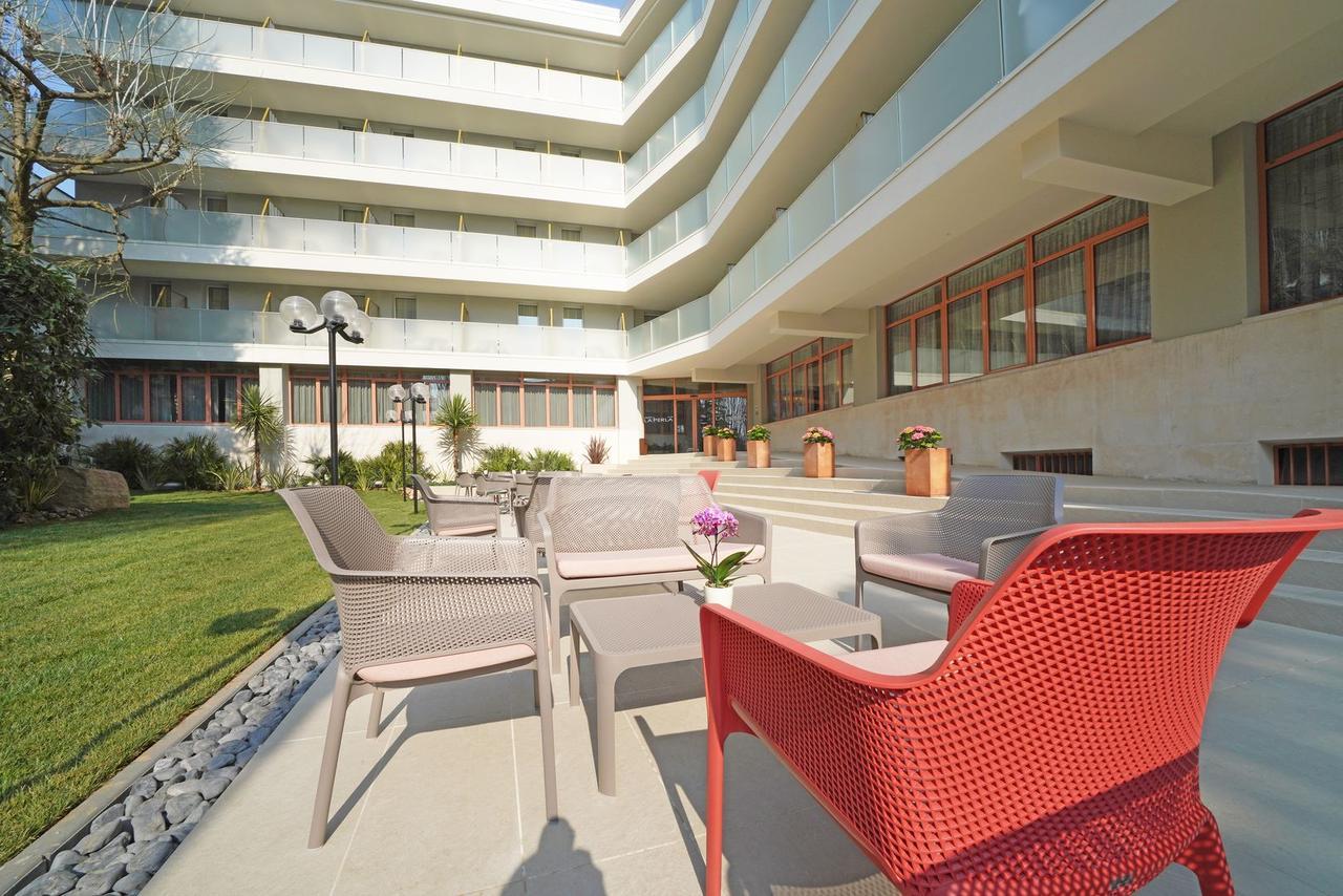 Hotel La Perla - Bike Hotel Garda  Bagian luar foto