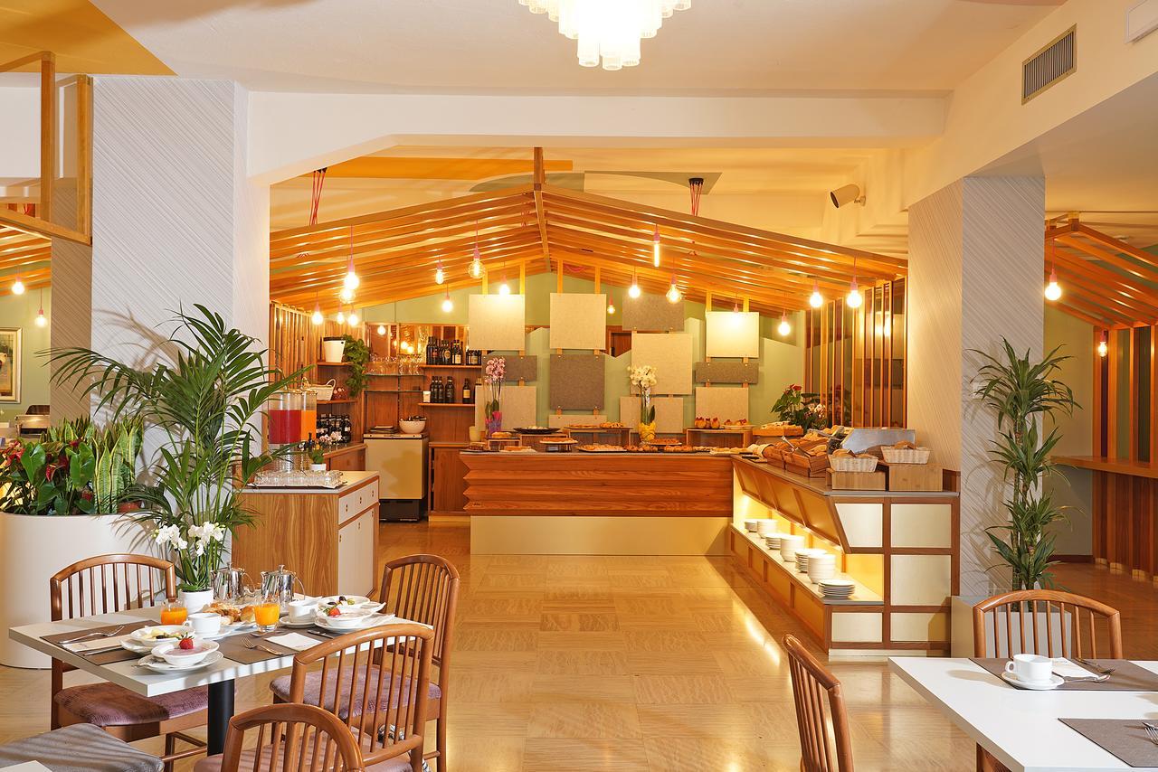 Hotel La Perla - Bike Hotel Garda  Bagian luar foto