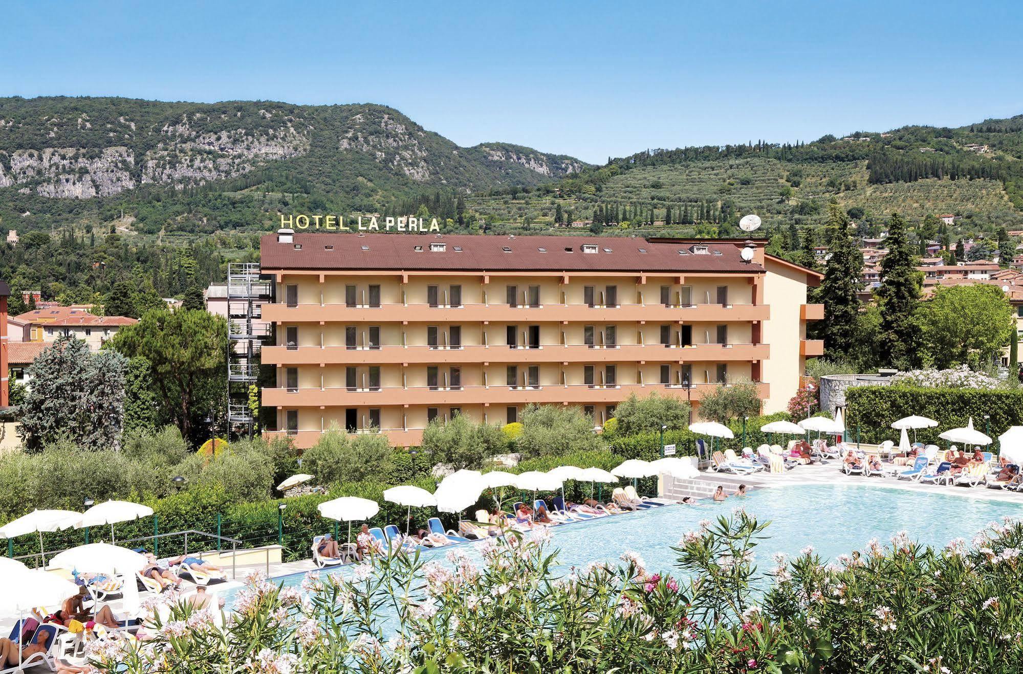 Hotel La Perla - Bike Hotel Garda  Bagian luar foto